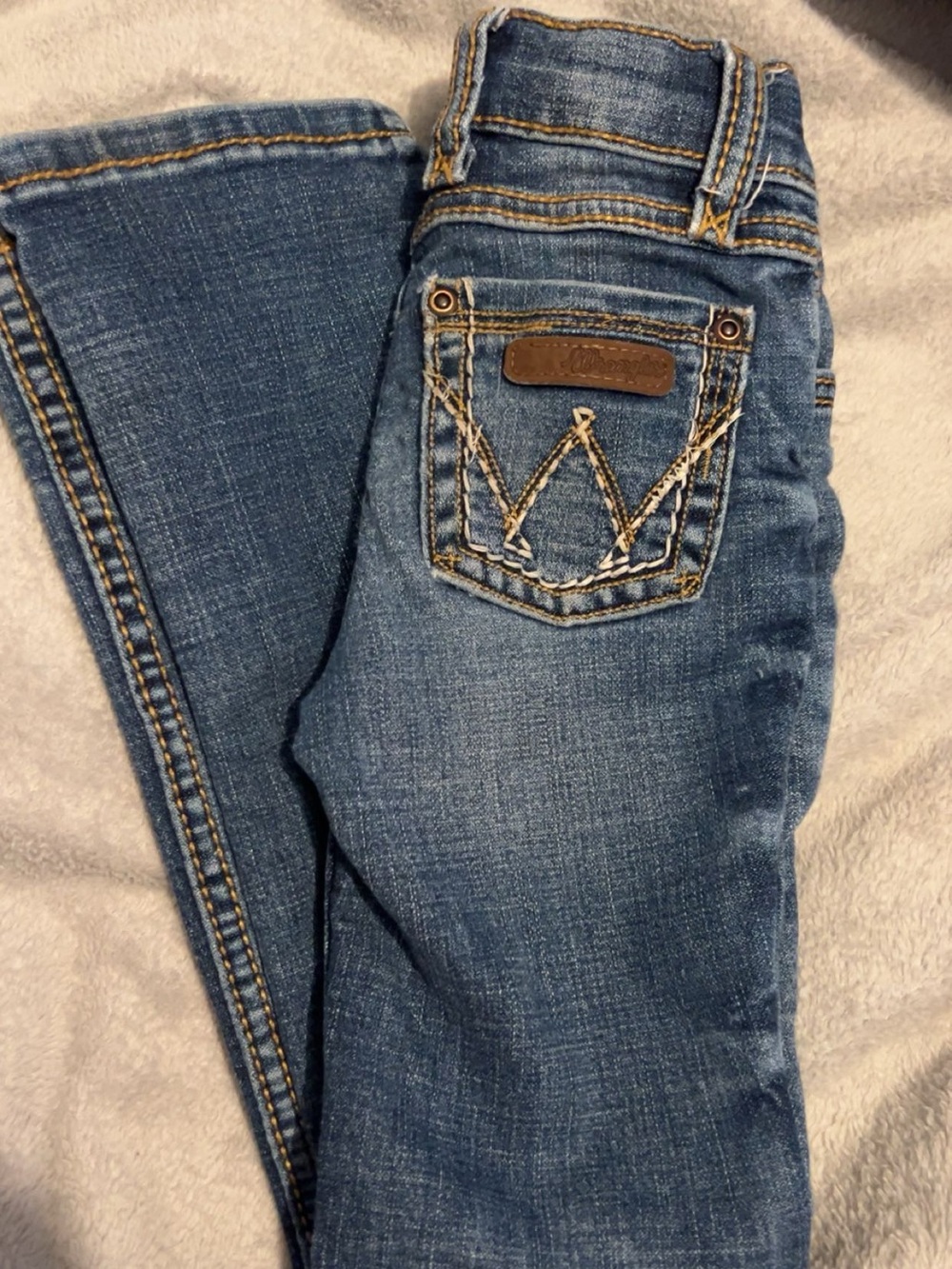 Little girls size 6 worn maybe 3 time in great condition